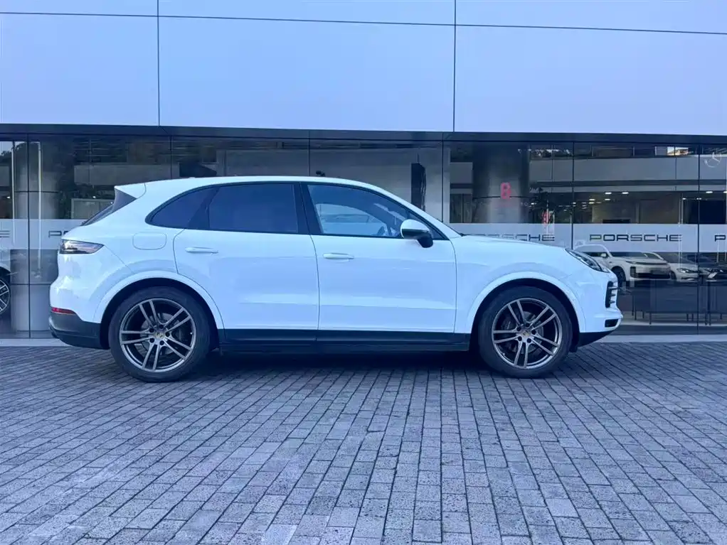 Porsche Cayenne 2022