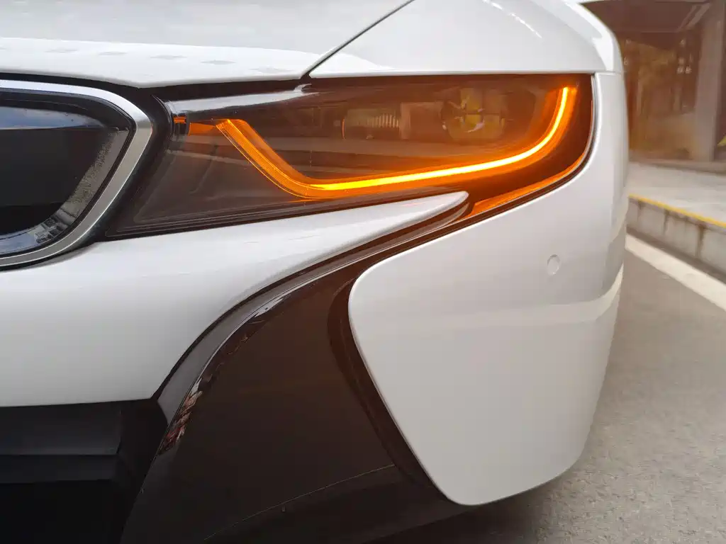 BMW i8 2017 — фото 17