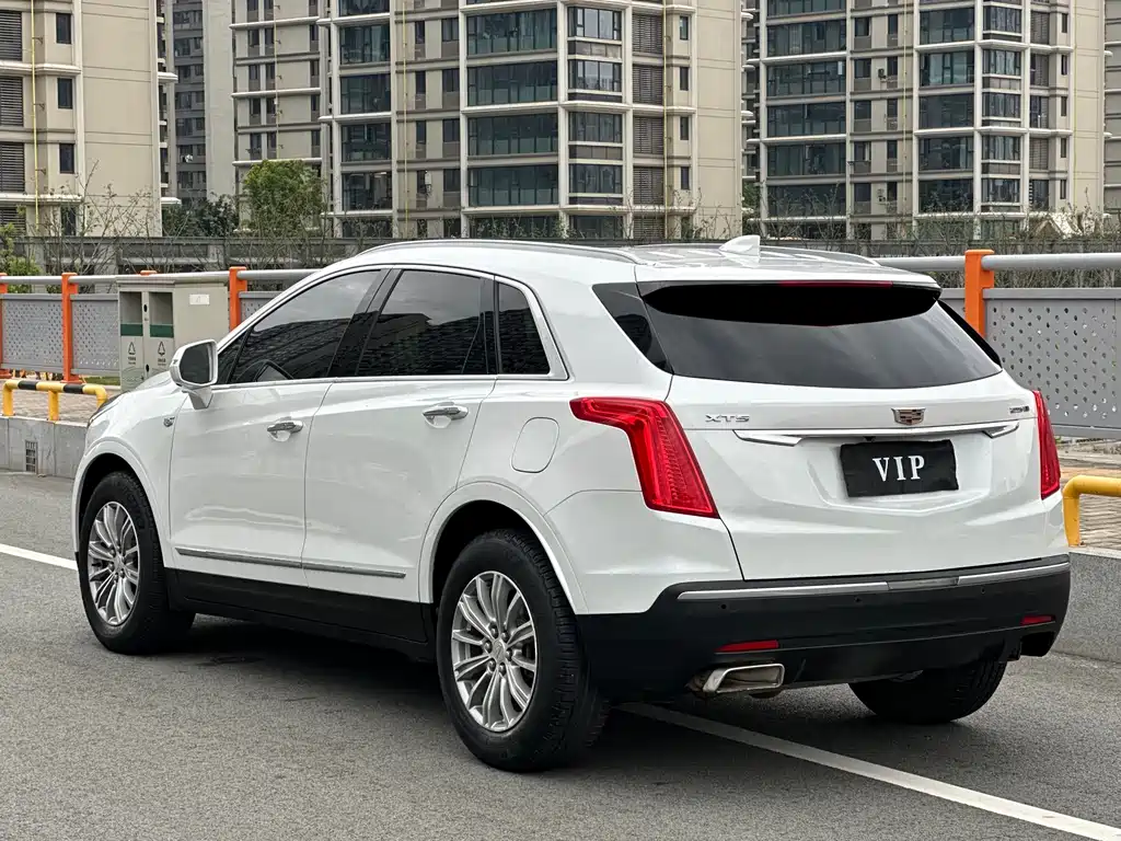 Cadillac XT5 2018 — фото 16