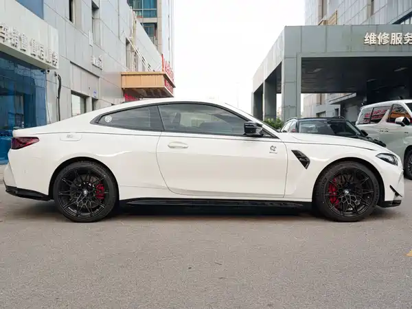 BMW M4 2025