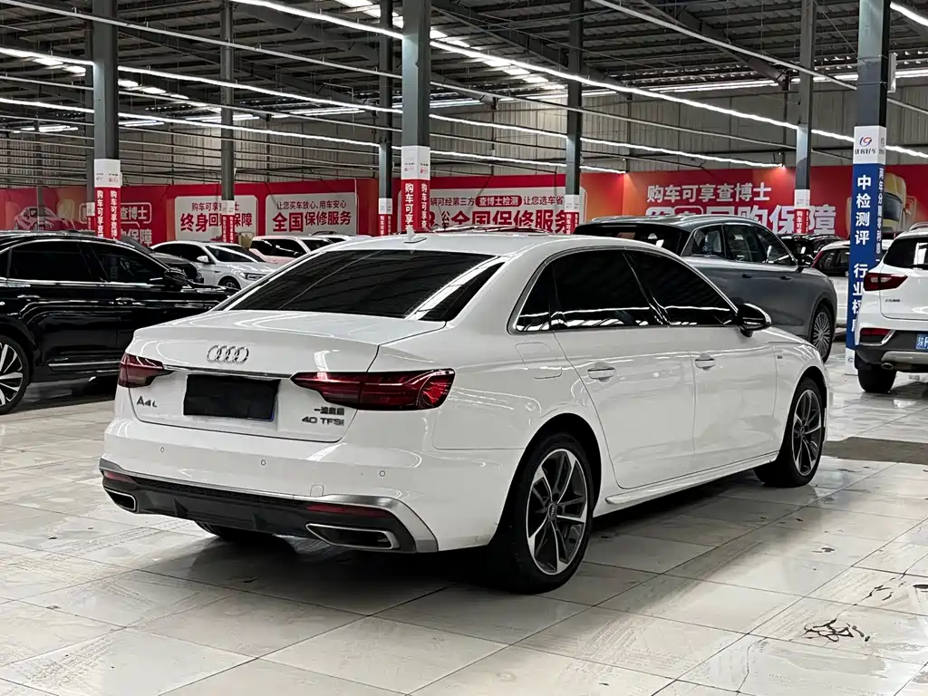 Audi A4L 2022 — фото 17