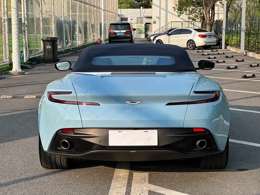 Aston Martin DB11 2020 — фото 5