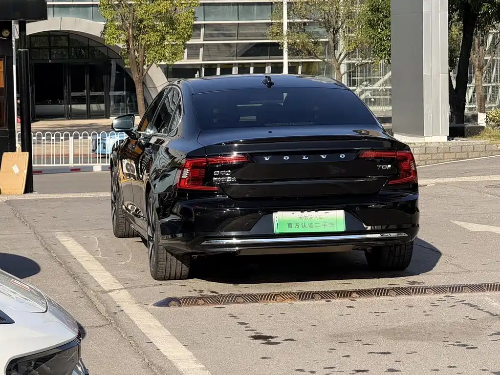 Volvo S90 PHEV 2024