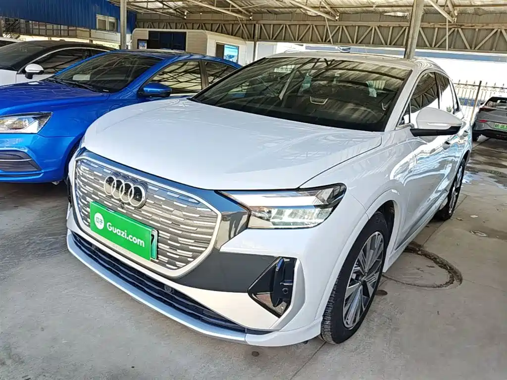 Audi Q4 e-tron 2023 — фото 1