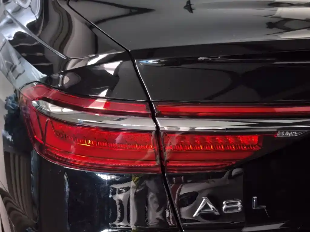 Audi A8 2018 — фото 15