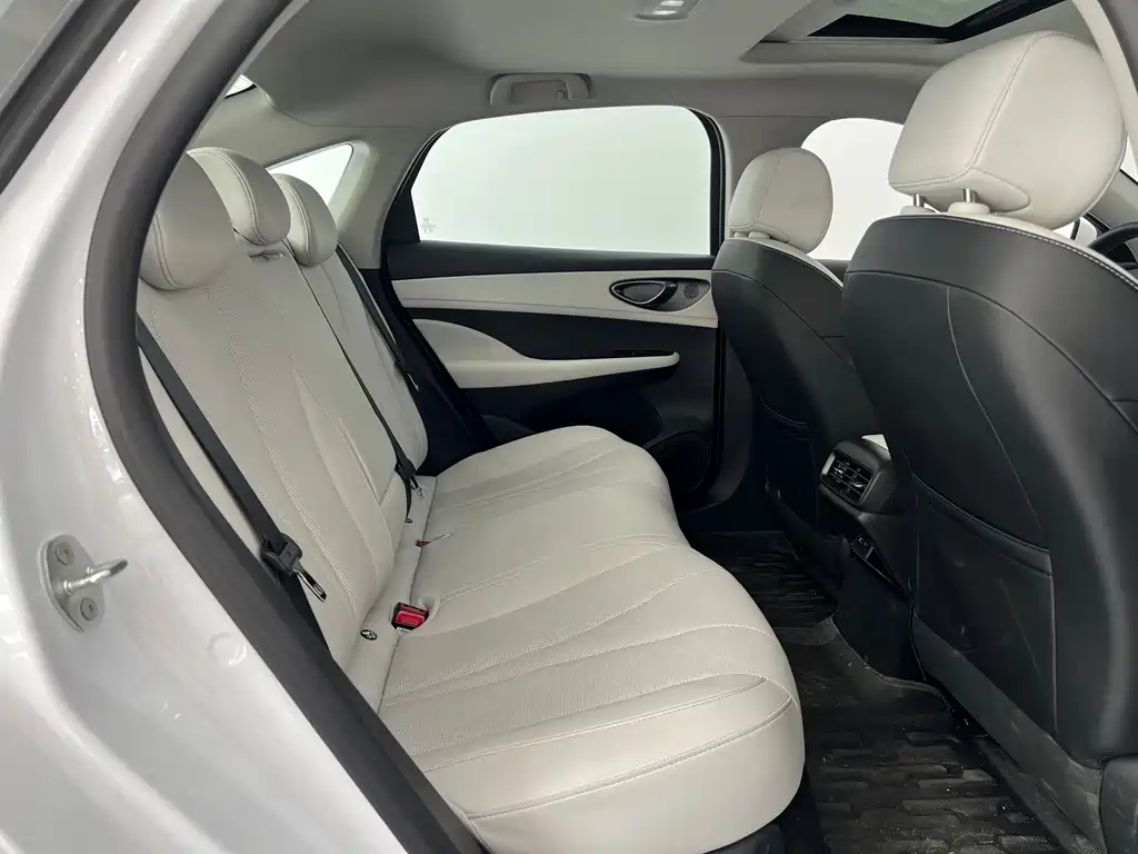 BYD Seal 05 DM-i 2025 — фото 11