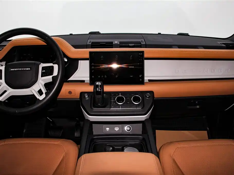 Land Rover Defender 2023 — фото 13