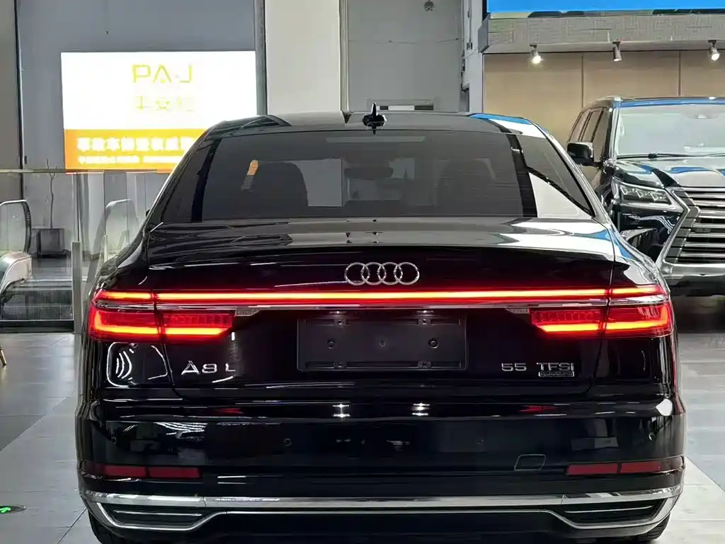 Audi A8 2018 — фото 8