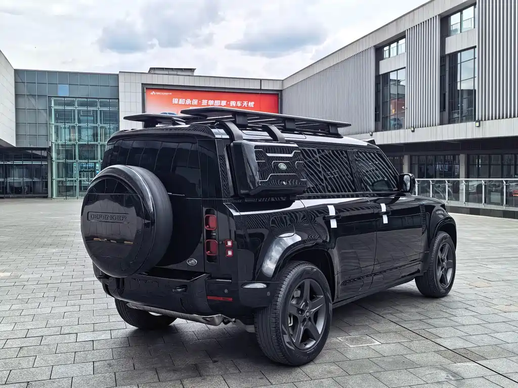 Land Rover Defender 2024 — фото 17