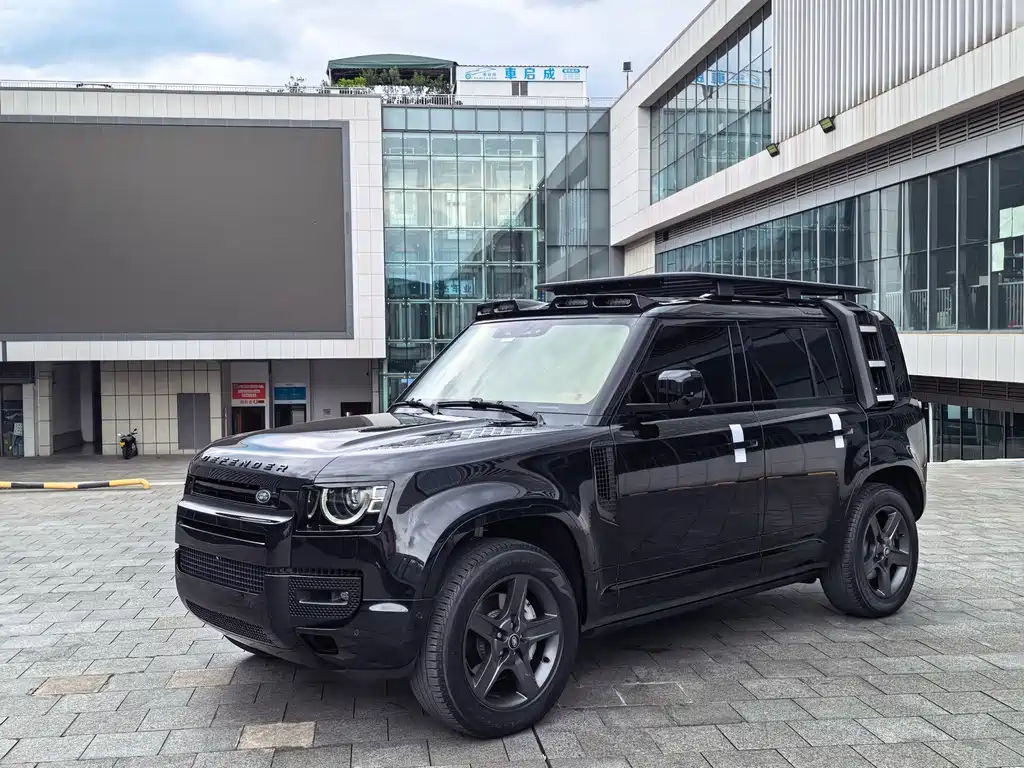 Land Rover Defender 2024