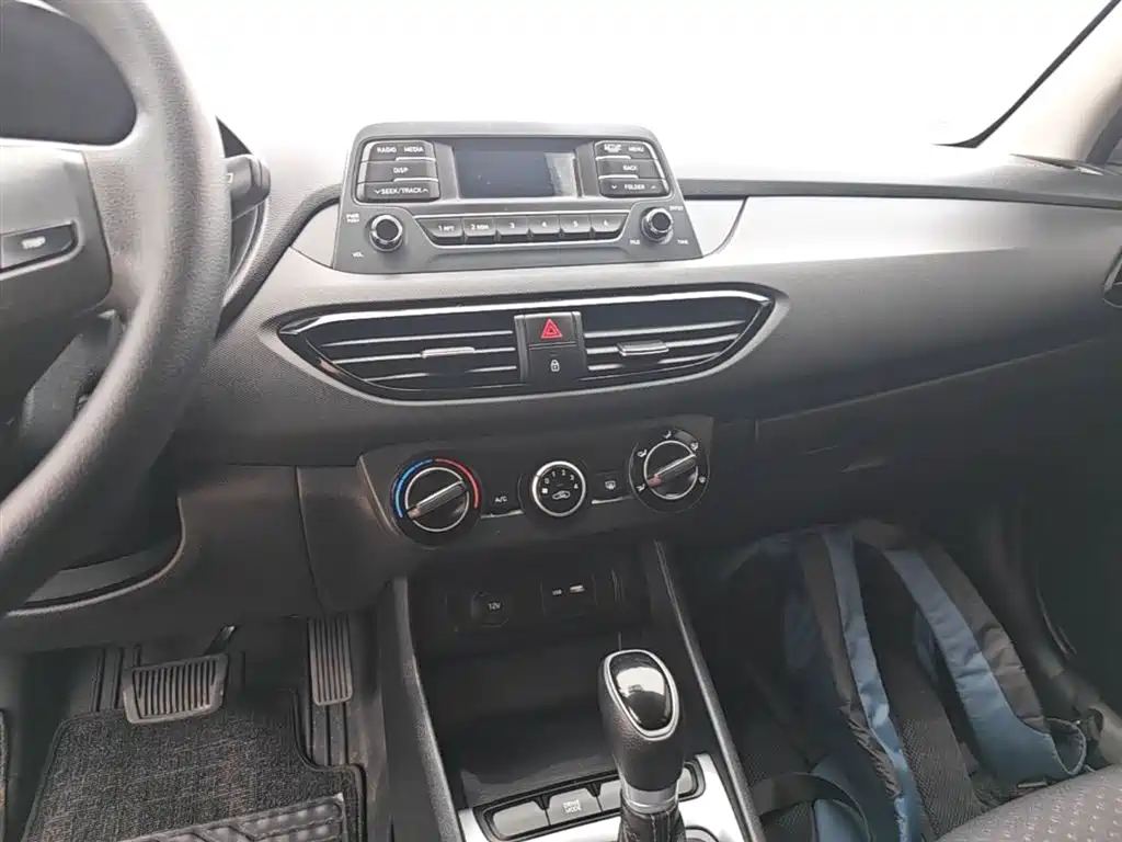 Hyundai Elantra 2020 — фото 13