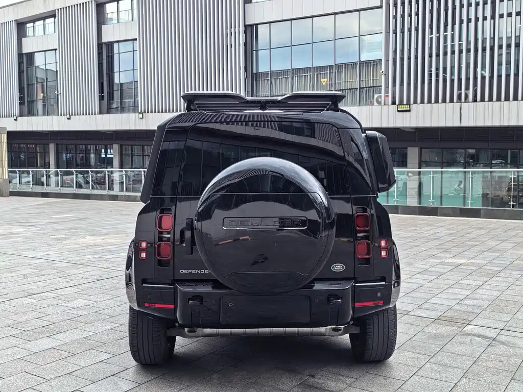 Land Rover Defender 2024 — фото 18