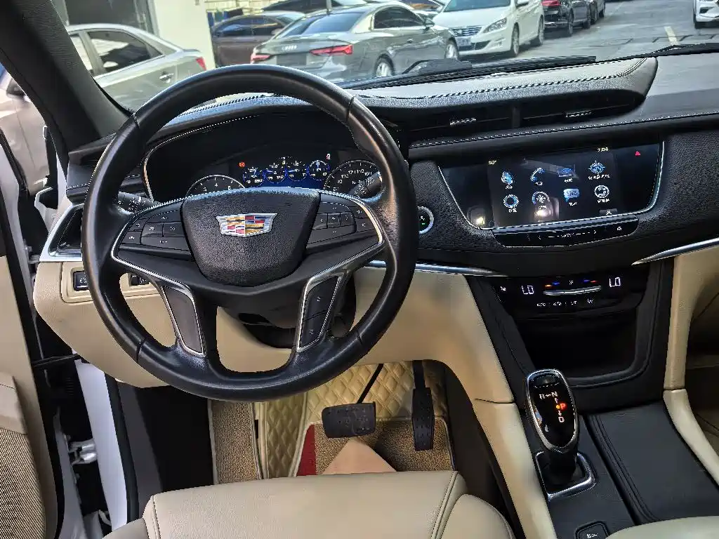 Cadillac XT5 2017 — фото 9
