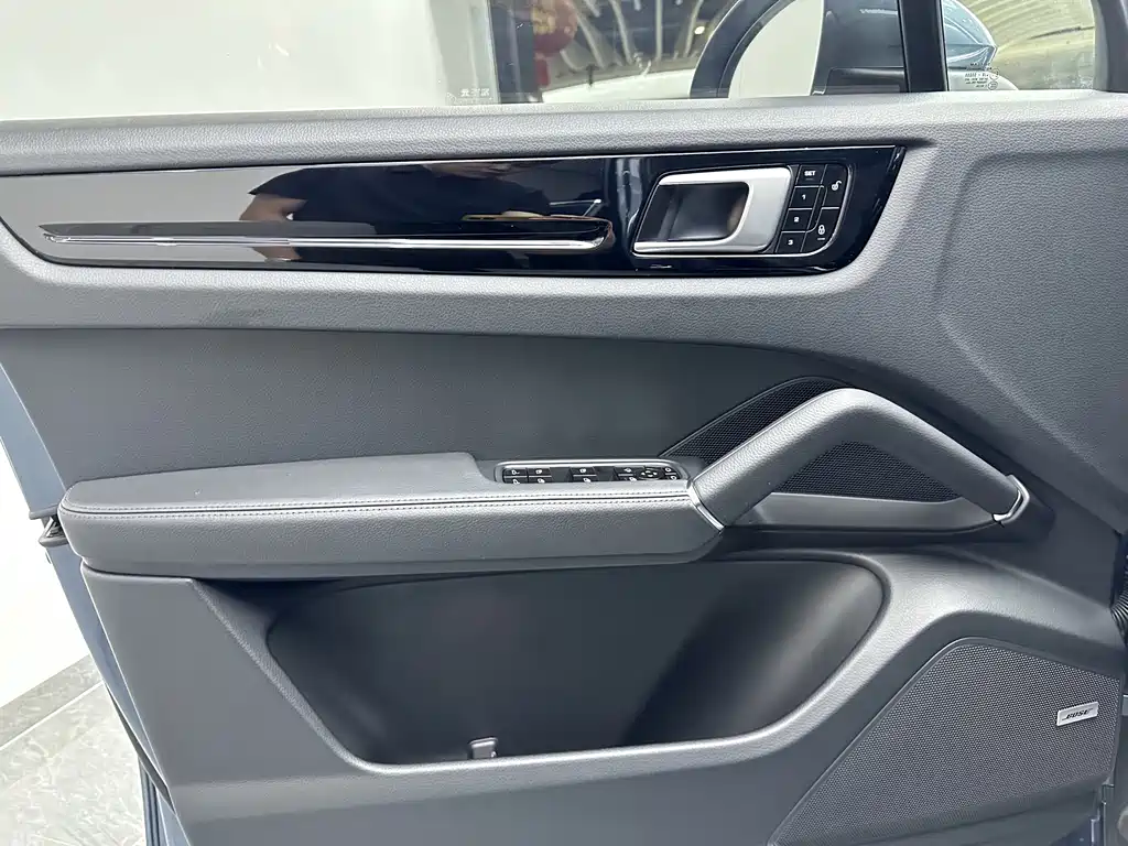 Porsche Cayenne 2019 — фото 18