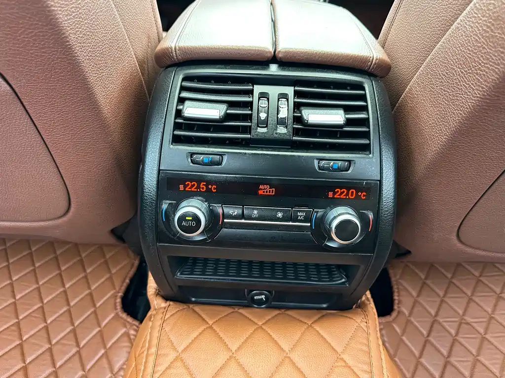 BMW 5 Series 2015 — фото 11
