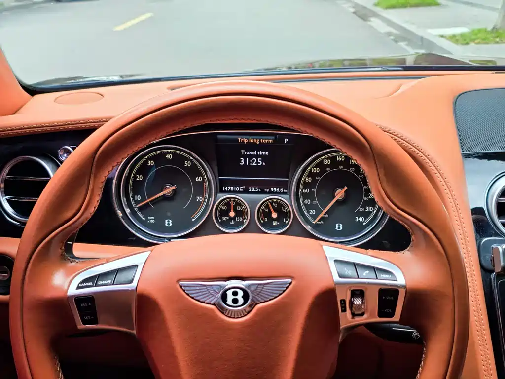 Bentley Flying Spur 2017 — фото 10
