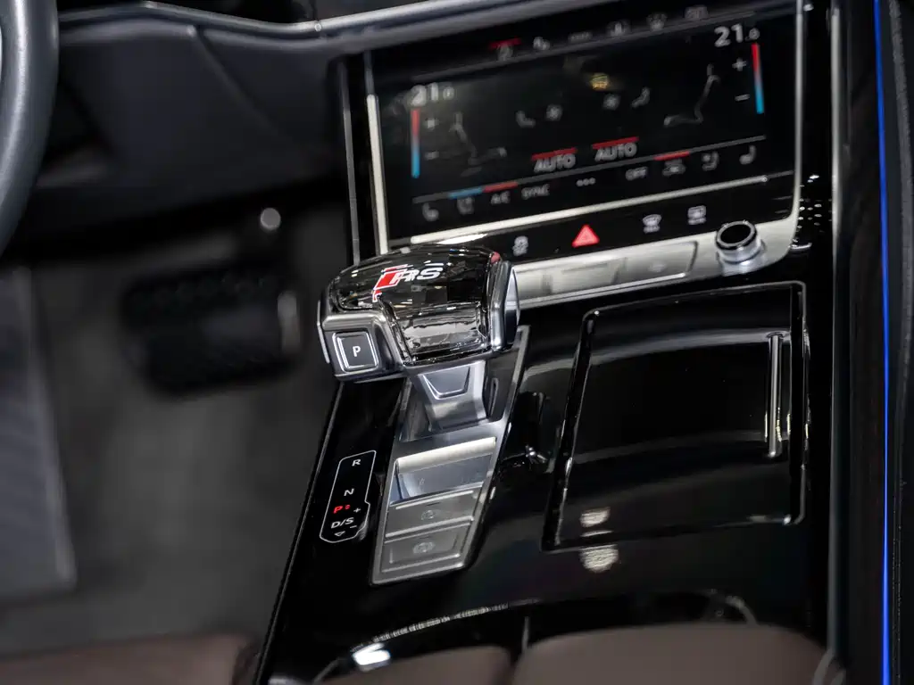 Audi A8 2023 — фото 16