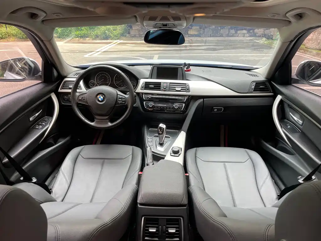 BMW 3 Series 2016 — фото 19