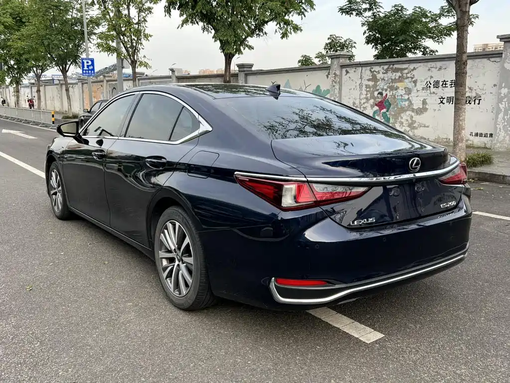 Lexus ES 2020 — фото 18