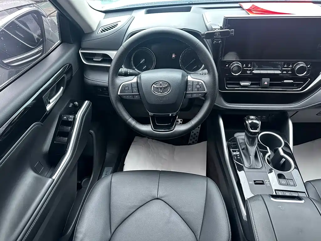 Toyota Highlander 2022 — фото 10