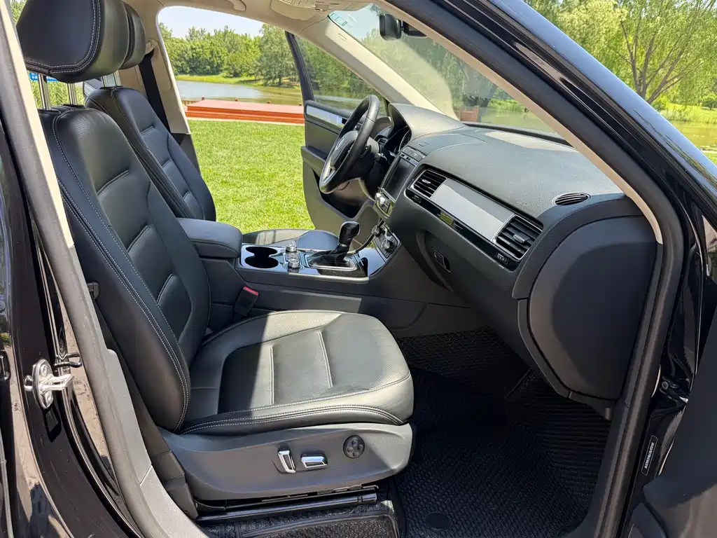 Volkswagen Touareg 2018 — фото 10
