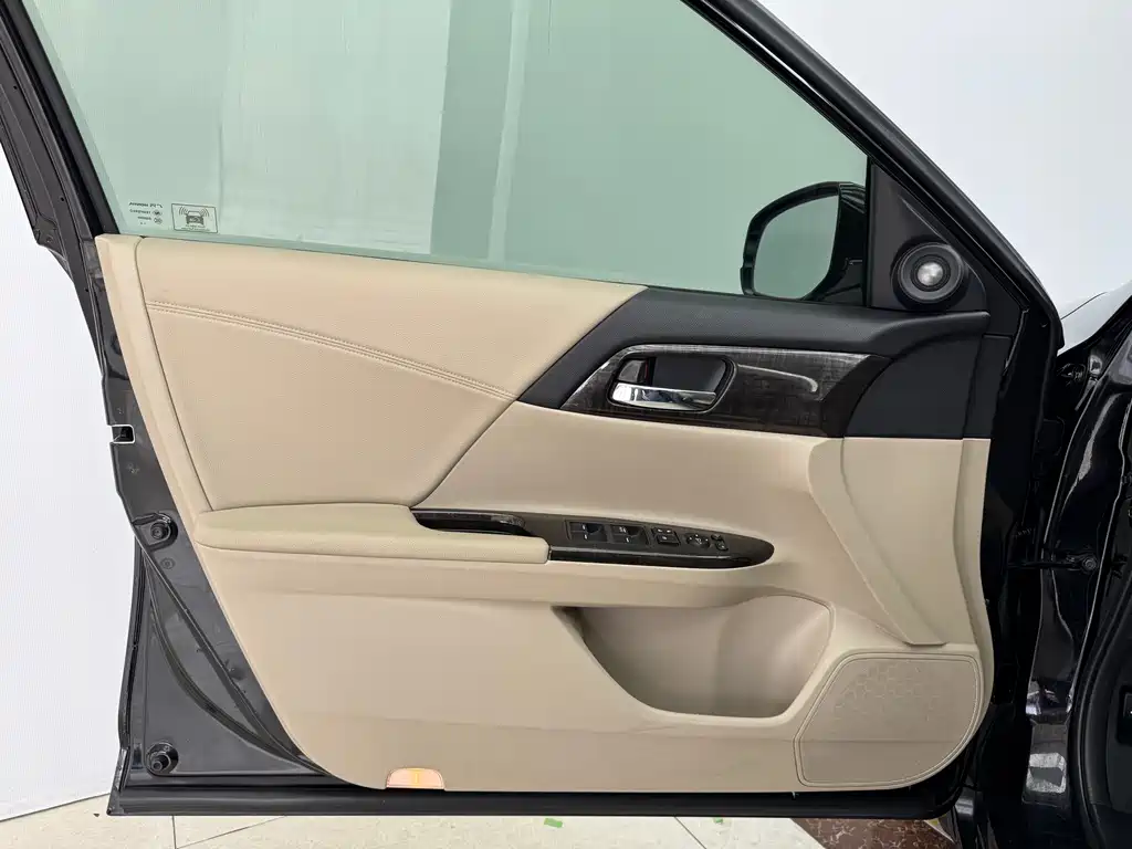 Honda Accord 2015 — фото 7