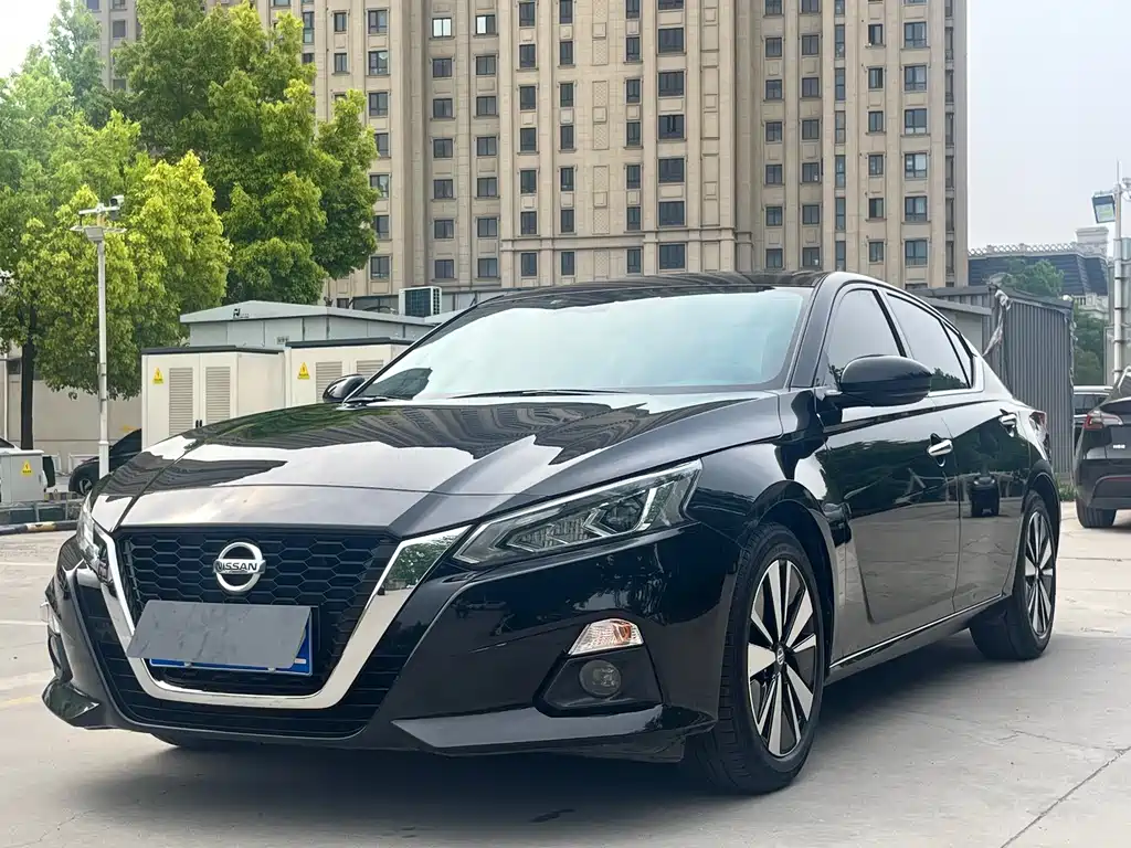 Nissan Teana 2022 — фото 1