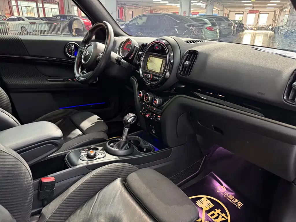 MINI JCW Countryman 2018 — фото 17