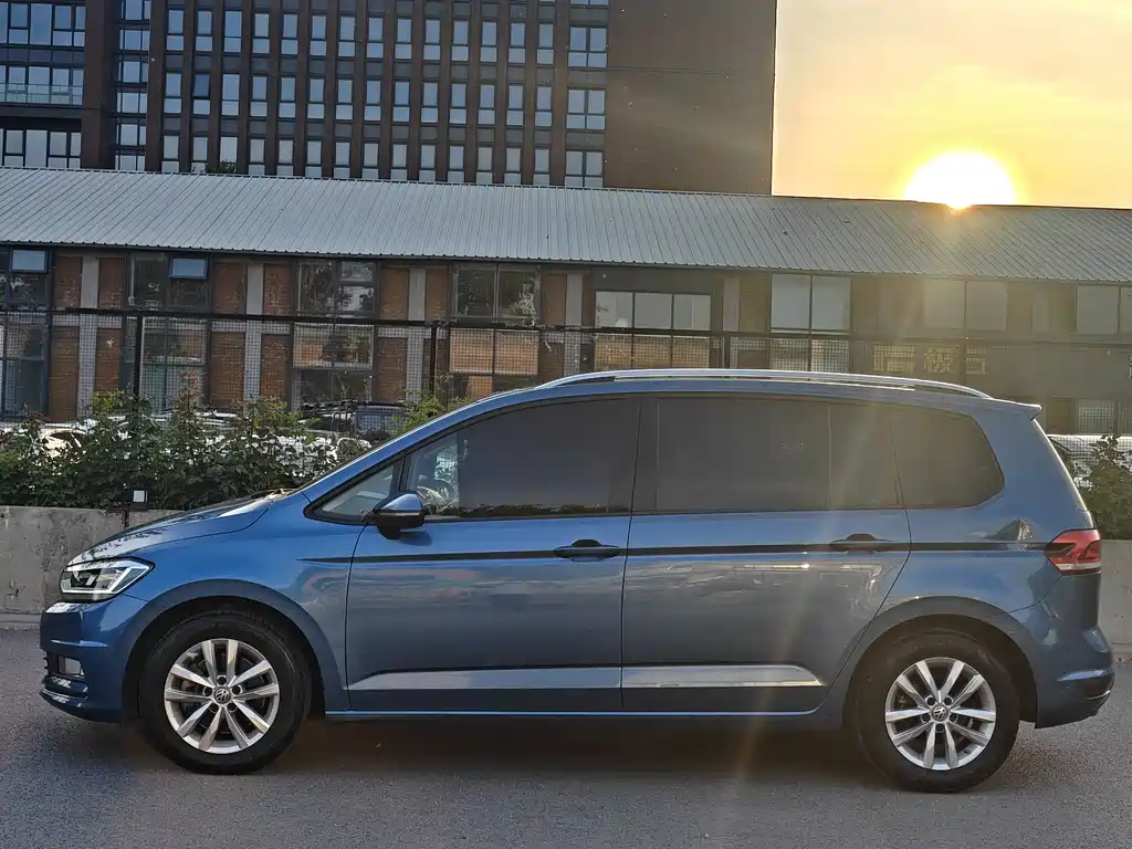 Volkswagen Touran 2017 — фото 6