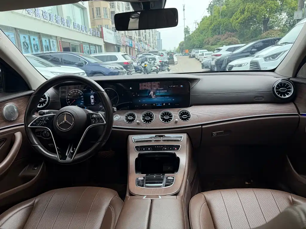 Mercedes-Benz E-Class 2021 — фото 11