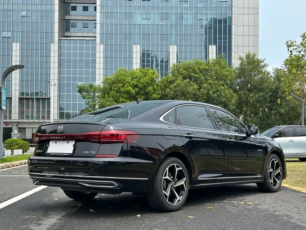 Volkswagen Passat 2023 — фото 14