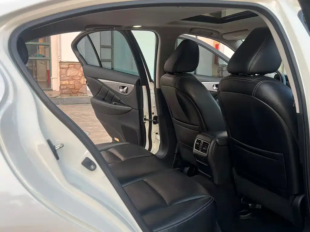 Infiniti Q50L 2015 — фото 12
