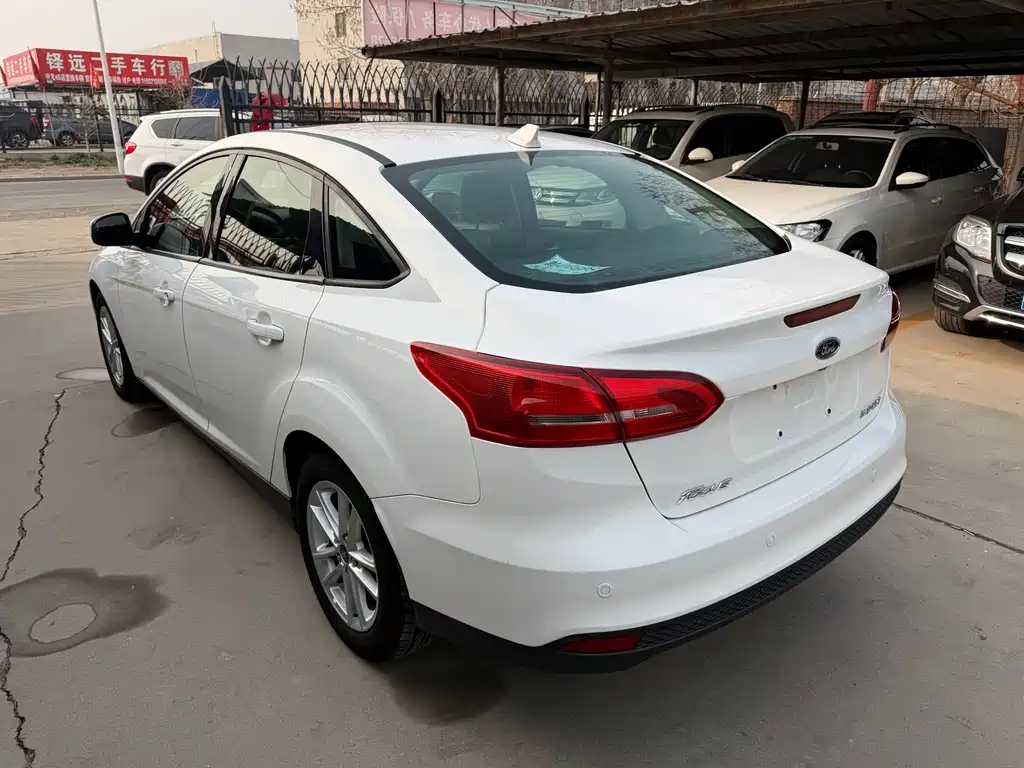 Ford Focus 2016 — фото 12