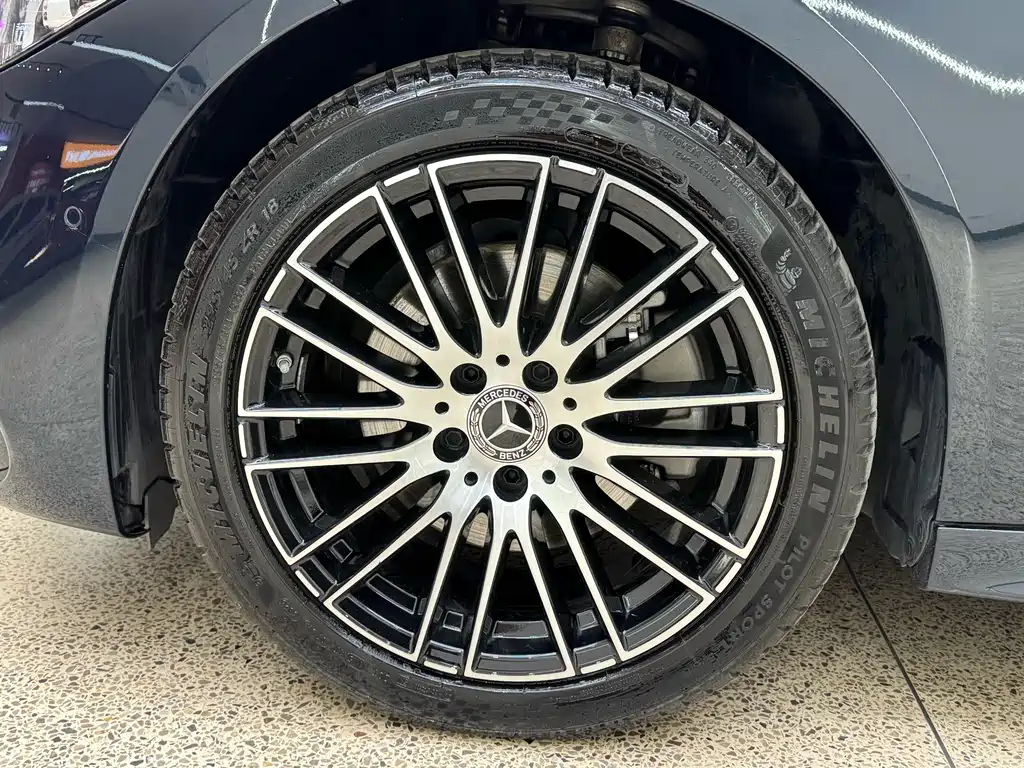 Mercedes-Benz C-Class 2023 — фото 8