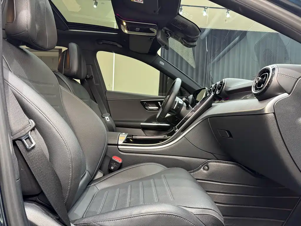 Mercedes-Benz C-Class 2023 — фото 31