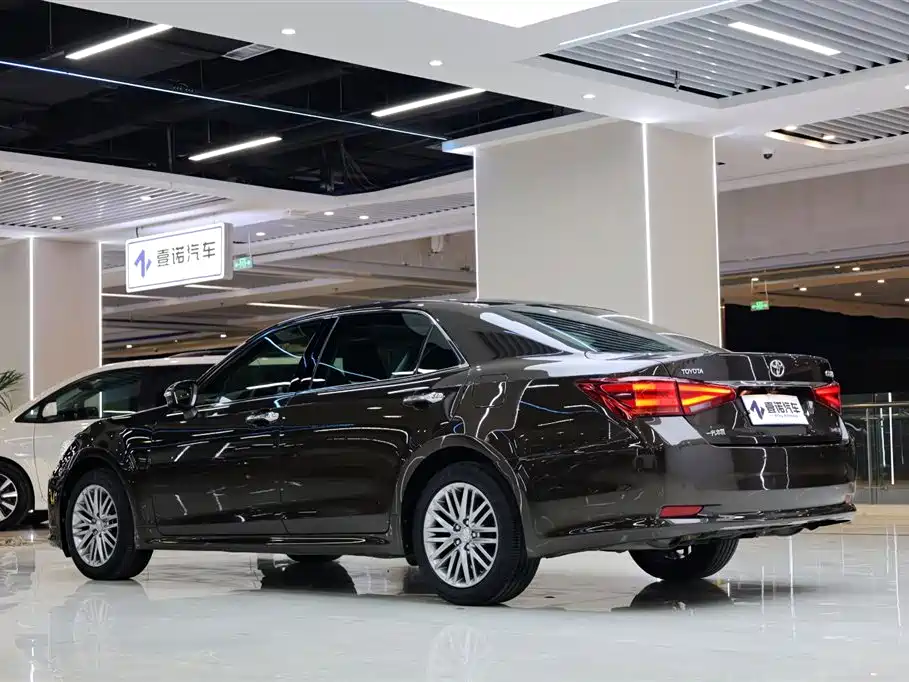 Toyota Crown 2017 — фото 5