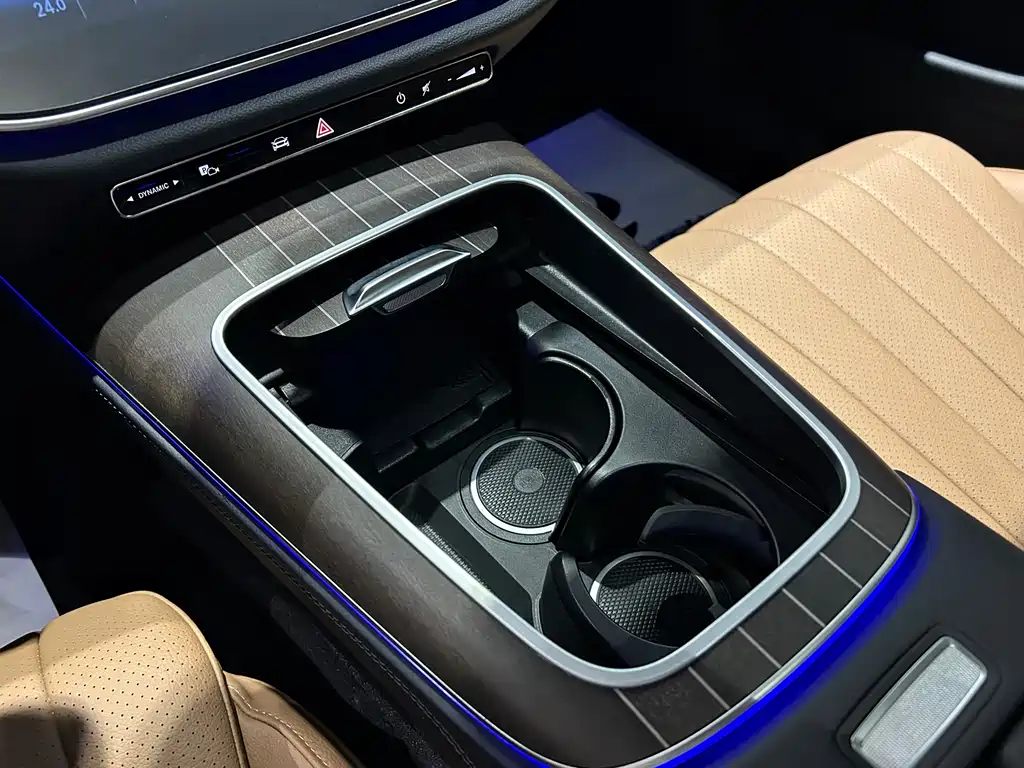 Mercedes-Benz E-Class 2025 — фото 17