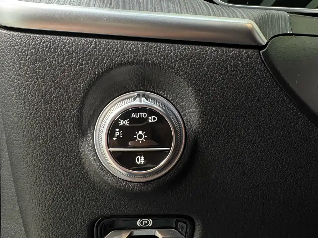 Mercedes-Benz C-Class 2023 — фото 16