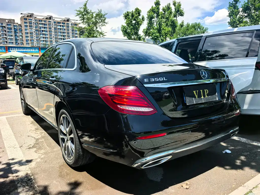 Mercedes-Benz E-Class 2019 — фото 16