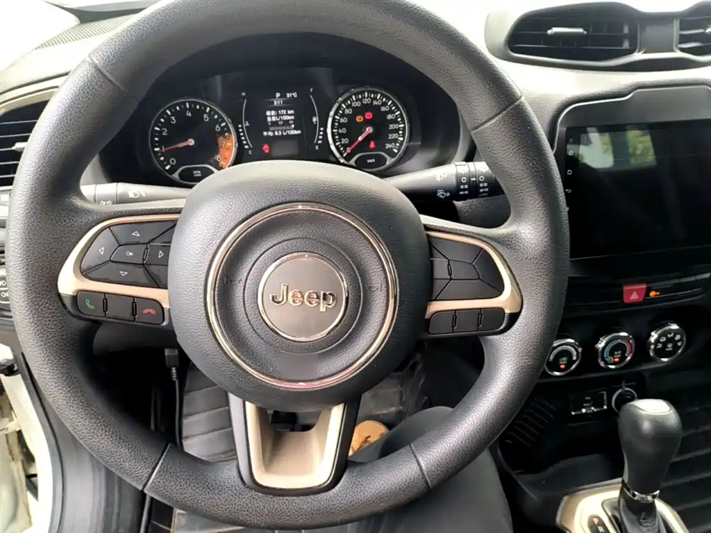 Jeep Renegade 2017 — фото 10