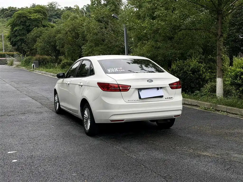 Ford Escort 2015