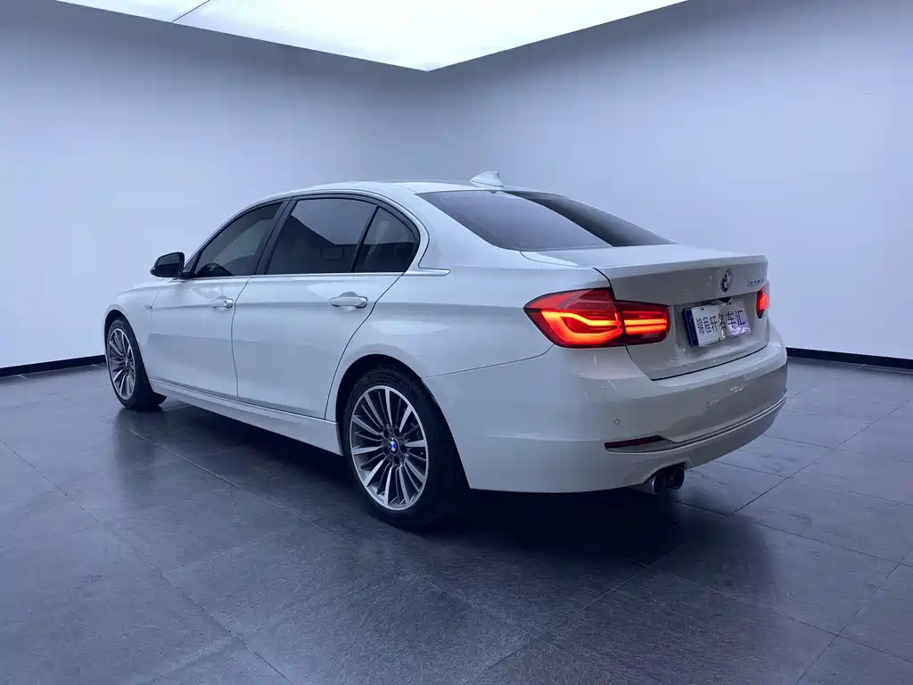 BMW 3 Series 2018 — фото 16