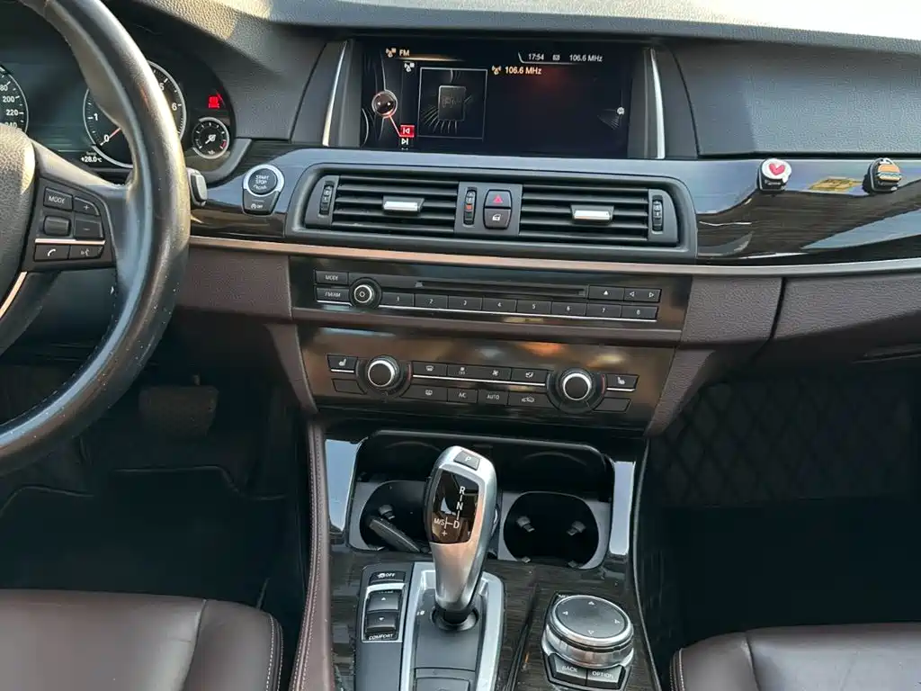 BMW 5 Series 2016 — фото 22