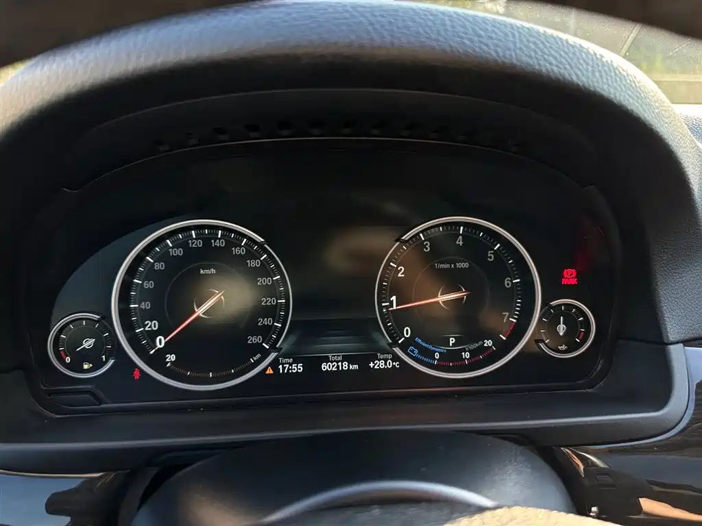 BMW 5 Series 2016 — фото 11