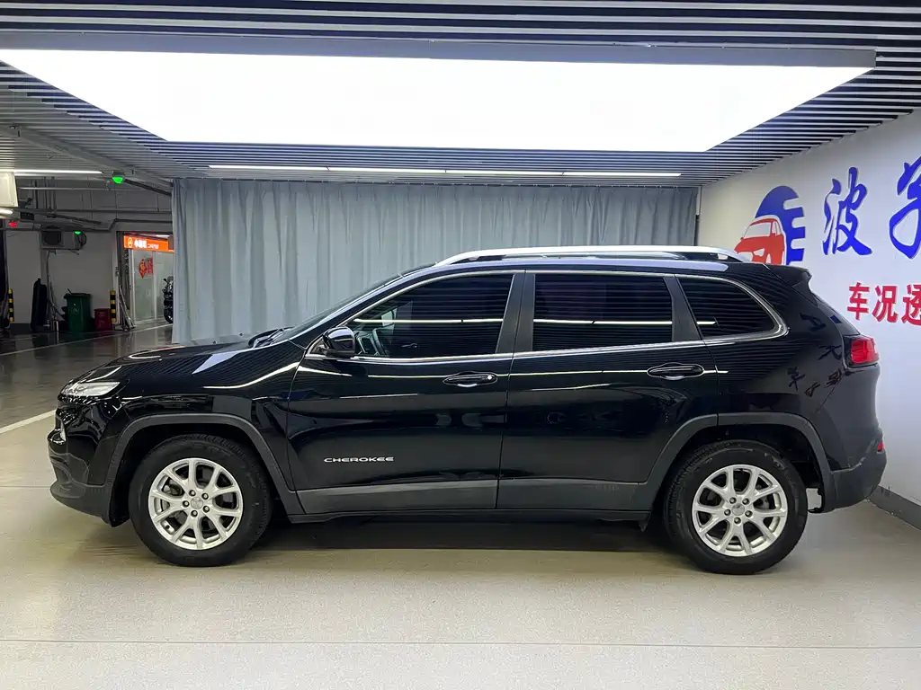 Jeep Cherokee 2016