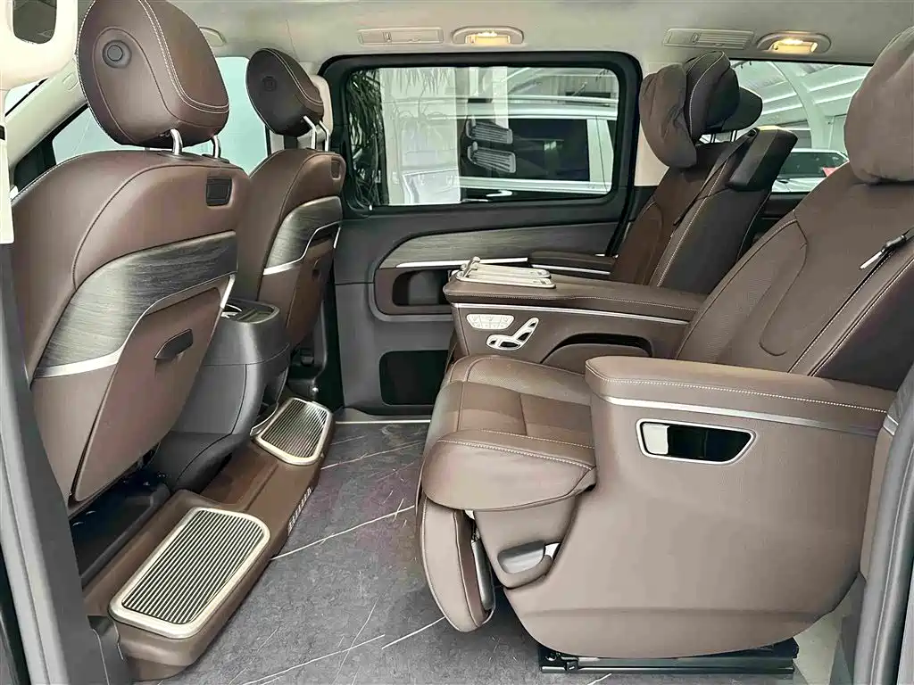 Mercedes-Benz V-Class 2025 — фото 18