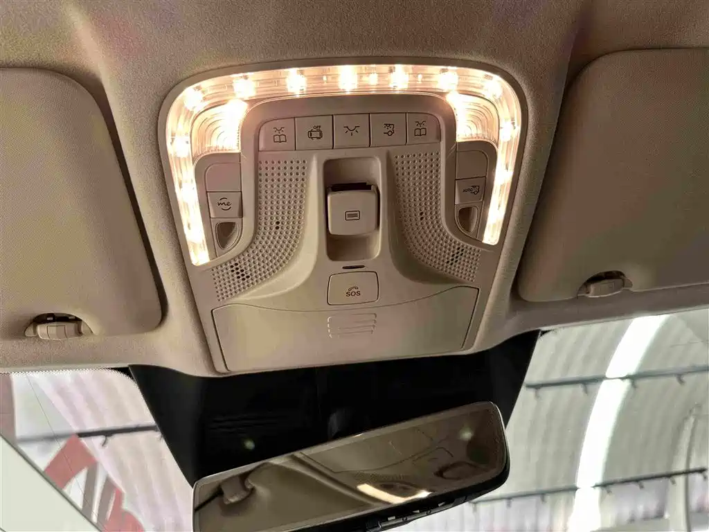Mercedes-Benz V-Class 2025 — фото 15
