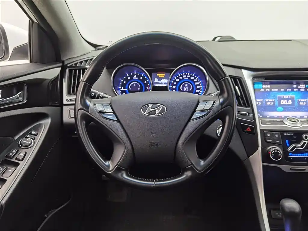 Hyundai Sonata 2014 — фото 11