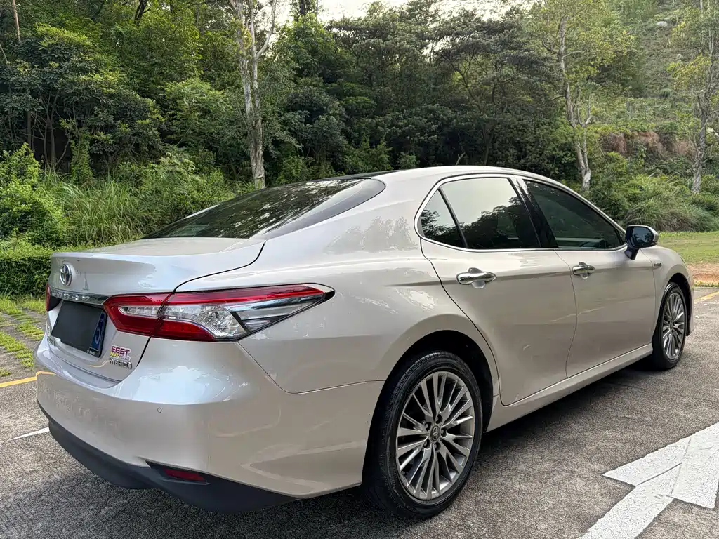 Toyota Camry 2021 — фото 9