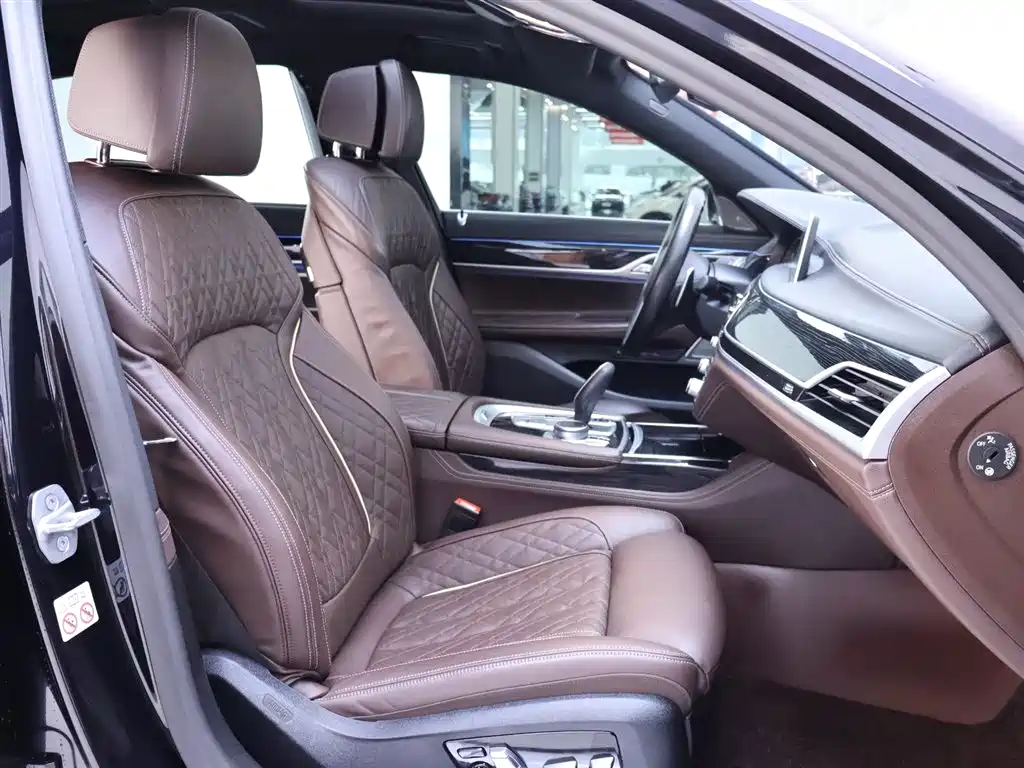 BMW 7 Series 2021 — фото 19
